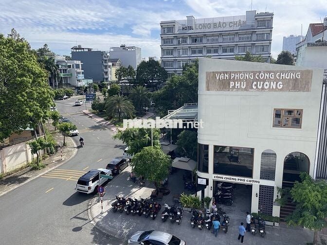 Cho thuê văn phòng mặt tiền Vàng 100m2 tại Thủ Dầu Một, Bình Dương