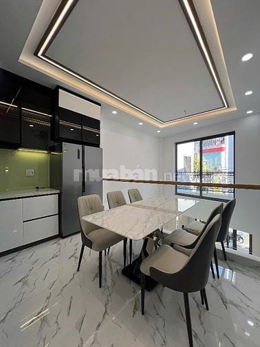 Nhà 7 Lầu Thiết Kế hiện đại Mặt Tiền 131 Nguyễn Du 