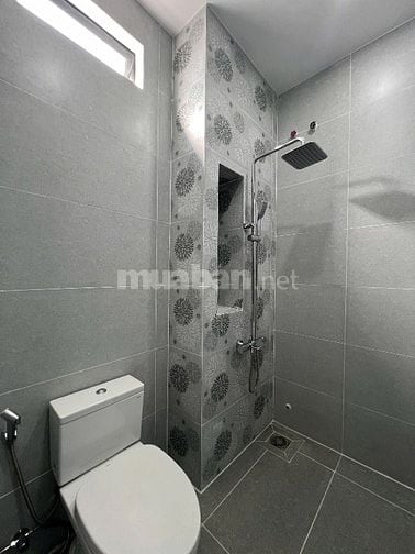 Nhà 7 Lầu Thiết Kế hiện đại Mặt Tiền 131 Nguyễn Du 