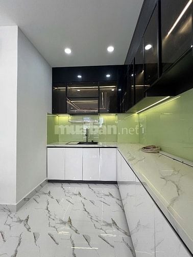 Nhà 7 Lầu Thiết Kế hiện đại Mặt Tiền 131 Nguyễn Du 