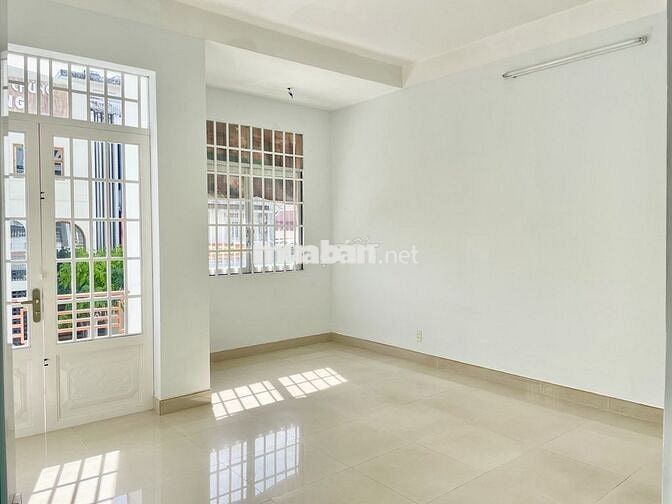 Cho thuê văn phòng mặt tiền Vàng 100m2 tại Thủ Dầu Một, Bình Dương