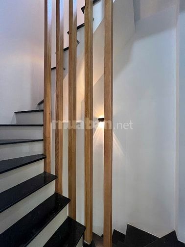 Nhà 7 Lầu Thiết Kế hiện đại Mặt Tiền 131 Nguyễn Du 