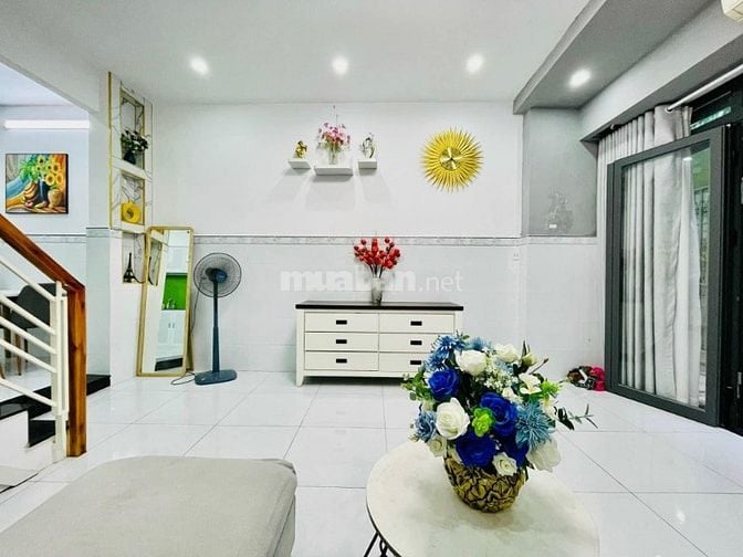 Cần tiền trả nợ bán gấp nhà Đ. Hậu Giang P. 11, Q. 6, 64m2 , Giá 990tr