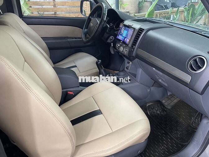Ford Everest 2014 2.5L 4x2 MT - đẹp nguyên zin