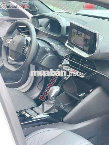 Peugeot 2008 Premium 1.2 AT 2025