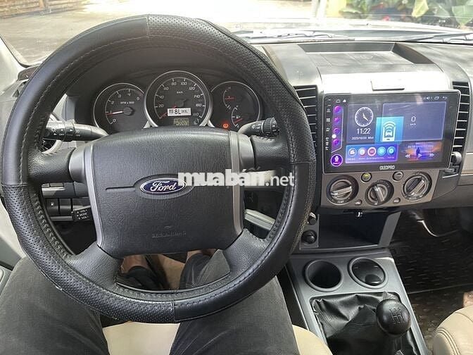 Ford Everest 2014 2.5L 4x2 MT - đẹp nguyên zin