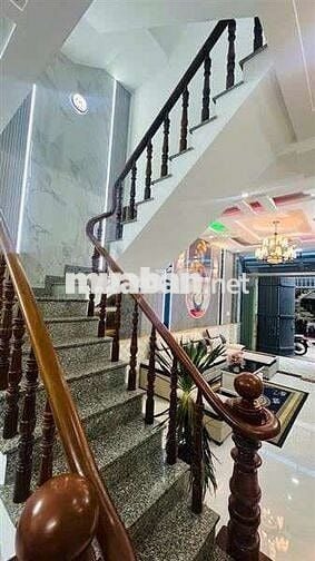 NHÀ 3 TẦNG - 4PN - SÁT MẶT TIỀN LÂM THỊ HỐ QUẬN 12