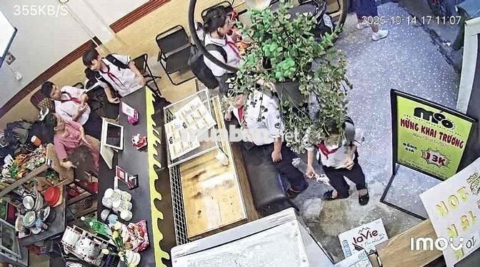 Sang lại quán trà sữa - ăn vặt đối diện trường học - Tân Bình