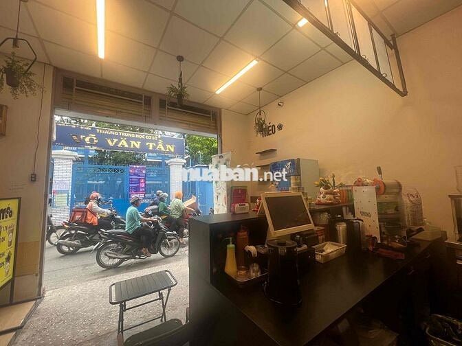 Sang lại quán trà sữa - ăn vặt đối diện trường học - Tân Bình