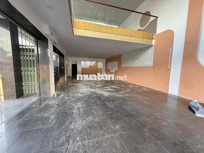 Cho thuê lô gốc gần ngay trung tâm ngã 6 chùa Bà Bình Dương