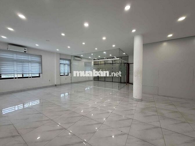 Cho thuê mặt bằng 200m2  toà nhà nằm ngay trung tâm Ngã 6 Bình Dương