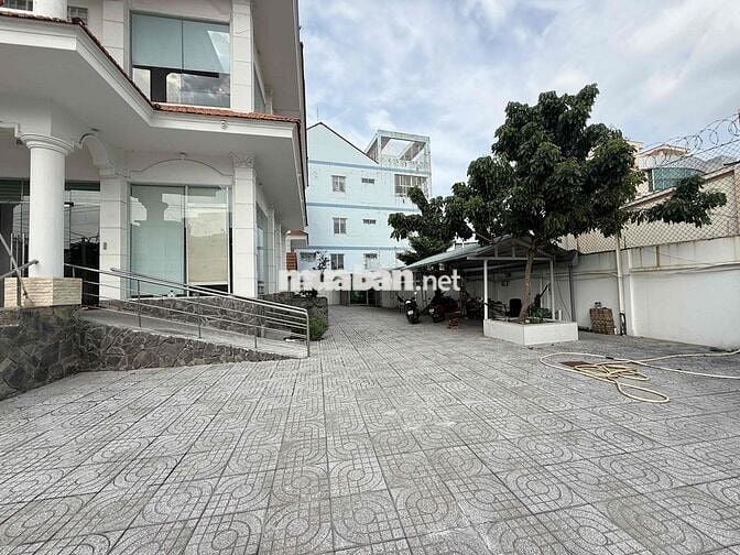 Cho thuê toà nhà đầy đủ giấy tờ nằm ngay trung tâm Thủ Dầu Một