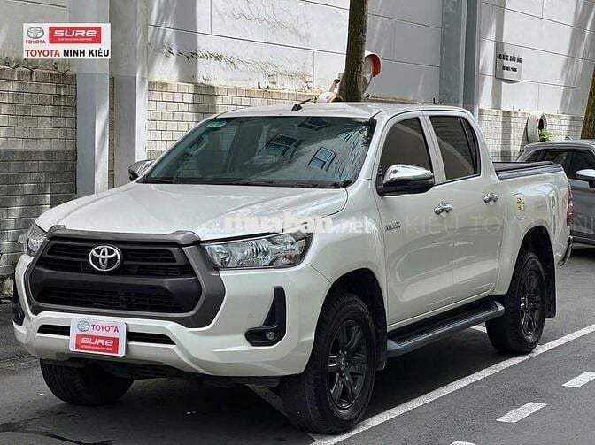 Toyota Hilux 2.4 AT 4x2 2021 Trắng
