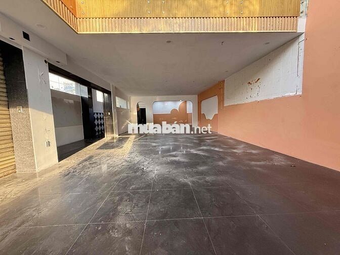 Cho thuê lô gốc gần ngay trung tâm ngã 6 chùa Bà Bình Dương