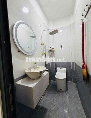 Cần thanh lí gấp căn nhà nằm ngay đường Trần Hưng Đạo, Q5. DT 55,8m2.