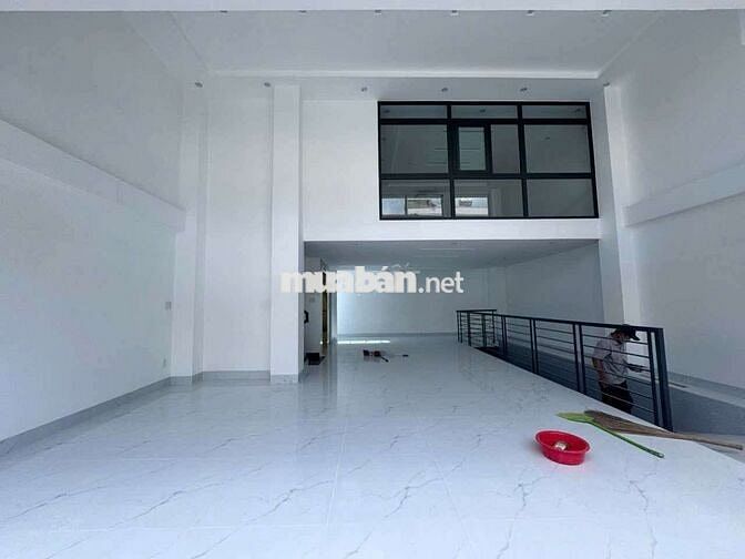 Tòa nhà 8x11 5 tầng có thang máy, hầm để xe khu dân trí cao Hà Đô