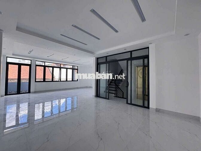 Tòa nhà 8x11 5 tầng có thang máy, hầm để xe khu dân trí cao Hà Đô