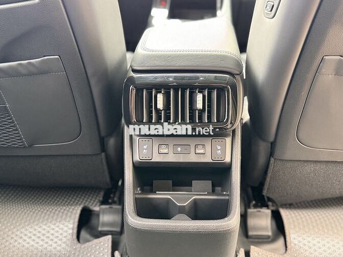 Hyundai Custin 2024 Cao Cấp 2.0T - 30,000 km.