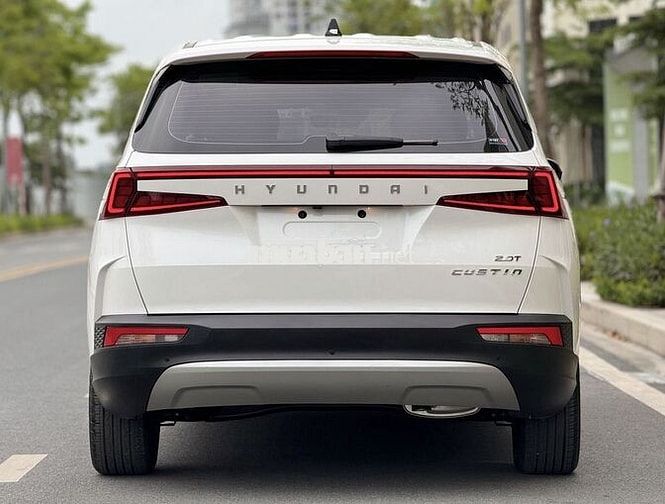 Hyundai Custin 2024 Cao Cấp 2.0T - 30,000 km.
