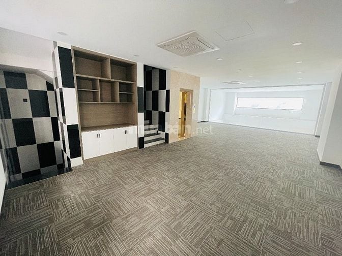 Cho thuê 1 trệt 1 lửng 1 lầu mặt tiền shophouse khu đô thị Vạn Phúc.
