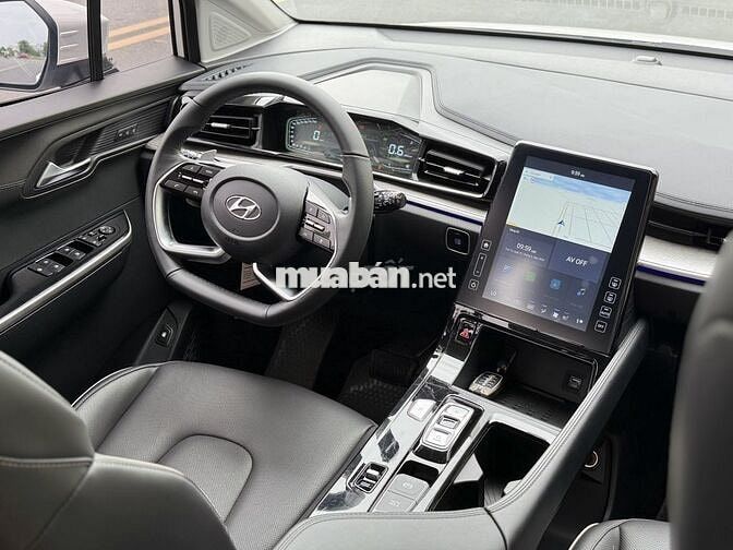 Hyundai Custin 2024 Cao Cấp 2.0T - 30,000 km.