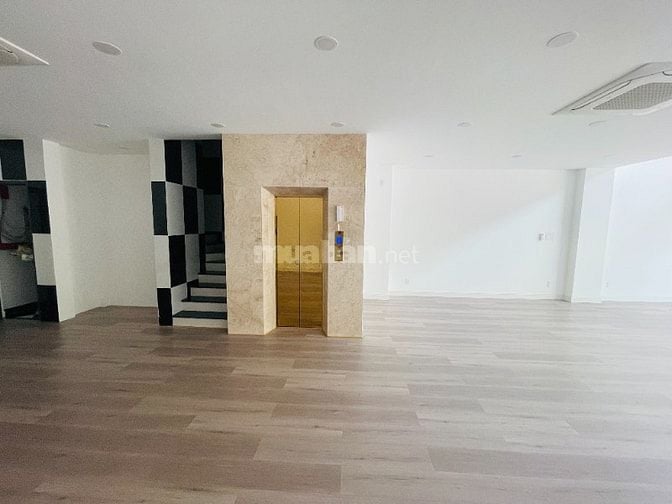 Cho thuê 1 trệt 1 lửng 1 lầu mặt tiền shophouse khu đô thị Vạn Phúc.