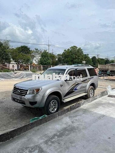 Ford Everest 2010 2.5L 4x4 MT - 200000 km