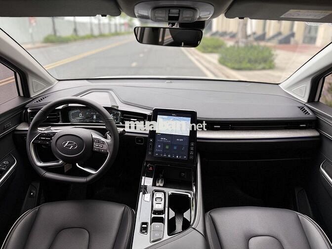 Hyundai Custin 2024 Cao Cấp 2.0T - 30,000 km.