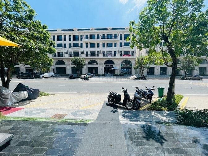 Cho thuê 1 trệt 1 lửng 1 lầu mặt tiền shophouse khu đô thị Vạn Phúc.