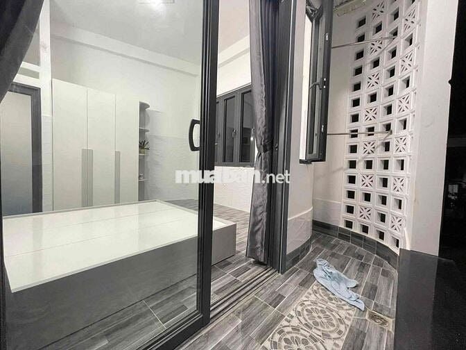 Studio Ban Công Tại Trần Quang Diệu Quận 3. Gần Lê Văn Sỹ