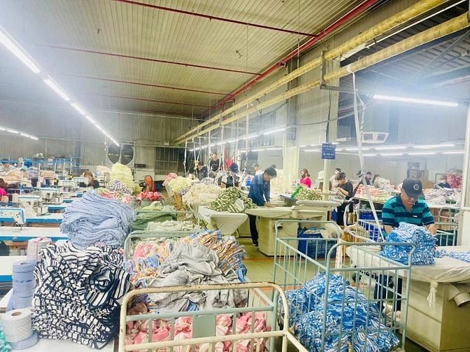 TUYỂN CÔNG NHÂN MAY-QC- CẮT VẢI - CTY  GẦN CHỢ HÓC MÔN