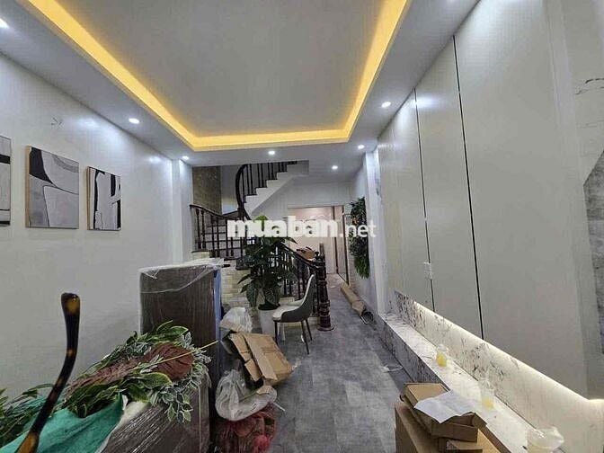 BÁN NHÀ CẦU GIẤY -VUÔNG VỨC NỞ HẬU