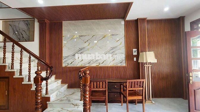 GIẢM GIÁ BÁN 5,5 TỶ NHÀ 3 TẦNG FULL NỘI THẤT GỖ- ĐƯỜNG 10M