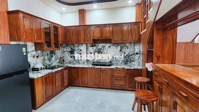 GIẢM GIÁ BÁN 5,5 TỶ NHÀ 3 TẦNG FULL NỘI THẤT GỖ- ĐƯỜNG 10M
