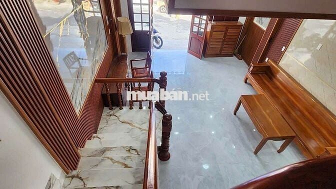 GIẢM GIÁ BÁN 5,5 TỶ NHÀ 3 TẦNG FULL NỘI THẤT GỖ- ĐƯỜNG 10M