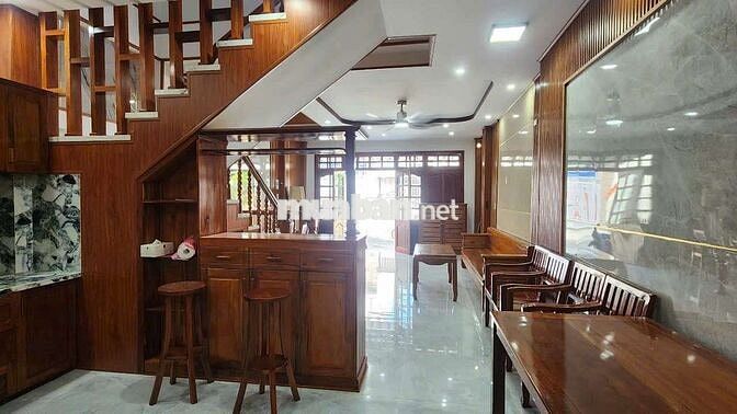 GIẢM GIÁ BÁN 5,5 TỶ NHÀ 3 TẦNG FULL NỘI THẤT GỖ- ĐƯỜNG 10M