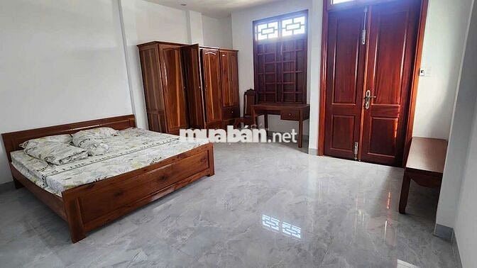 GIẢM GIÁ BÁN 5,5 TỶ NHÀ 3 TẦNG FULL NỘI THẤT GỖ- ĐƯỜNG 10M