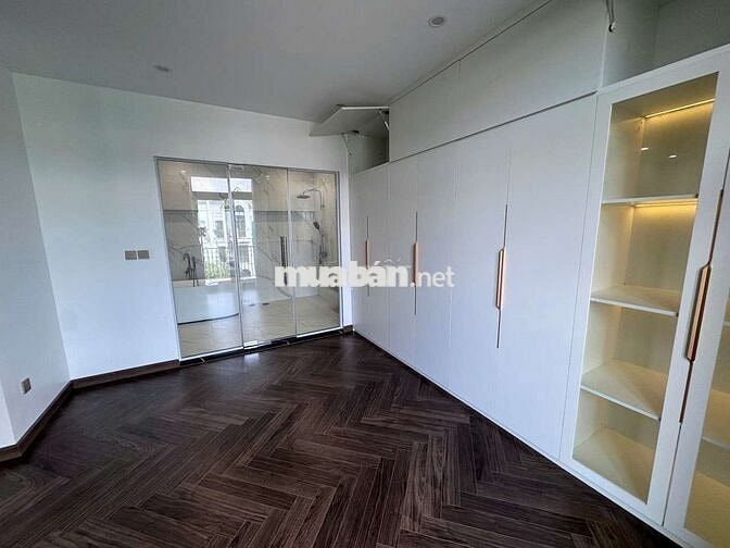 Cho thuê shophouse HA02 full đồ có thanh máy giá ,25tr  OCP1 gia lâm