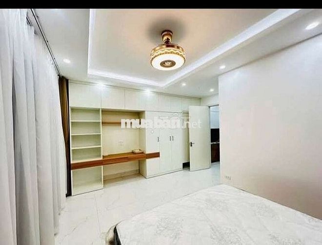 Tôi cần bán nhà mặt ngõ ô tô chánh Hoàng Quốc Việt 6tầng thang máy .