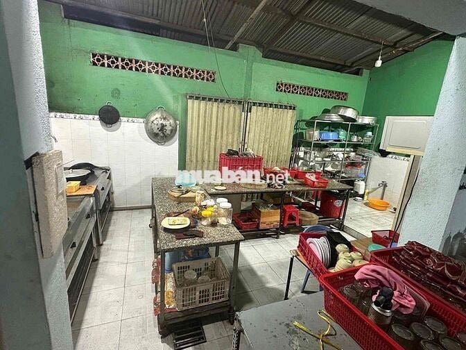 Cho thuê mặt bằng + vỉa hè đối diện MB, ngay trường cao đẳng y tế ĐN.