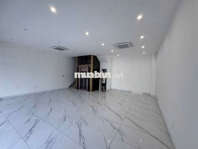Cho thuê shophouse HA02 full đồ có thanh máy giá ,25tr  OCP1 gia lâm