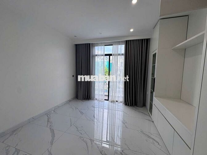 Cho thuê shophouse HA02 full đồ có thanh máy giá ,25tr  OCP1 gia lâm