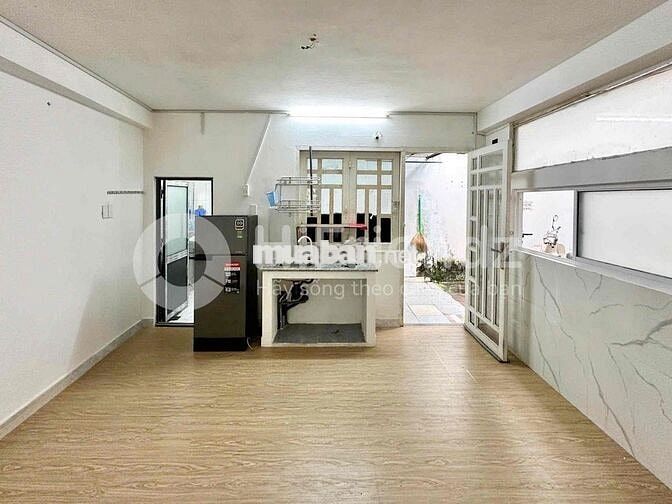TRỐNG SẴN STUDIO TRỆT FULL NỘI THẤT - CỬA SỔ THOÁNG - NGAY MT ĐƯỜNG