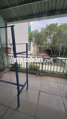 Cho thuê nhà sân đậu oto.hẻm xe tải thông 8tr tháng. Gần pvđ. Ở ngay