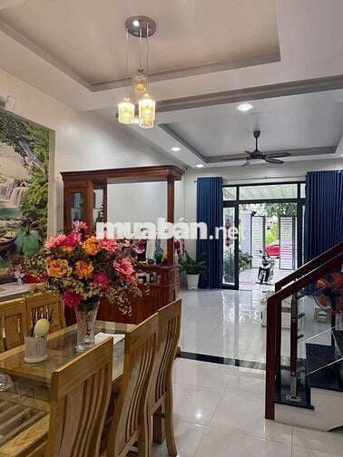 Bán gấp nhà đẹp 4m -18m Mỹ Hạnh Nam - Long An, giá chỉ 295 triệu