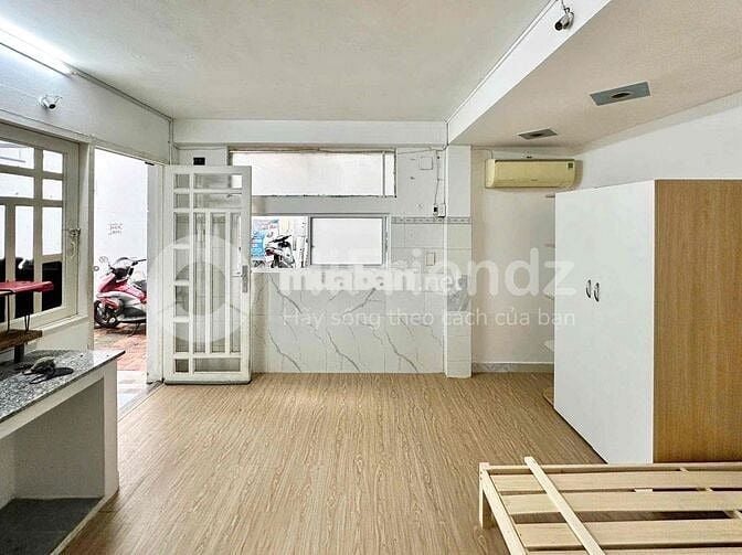 TRỐNG SẴN STUDIO TRỆT FULL NỘI THẤT - CỬA SỔ THOÁNG - NGAY MT ĐƯỜNG