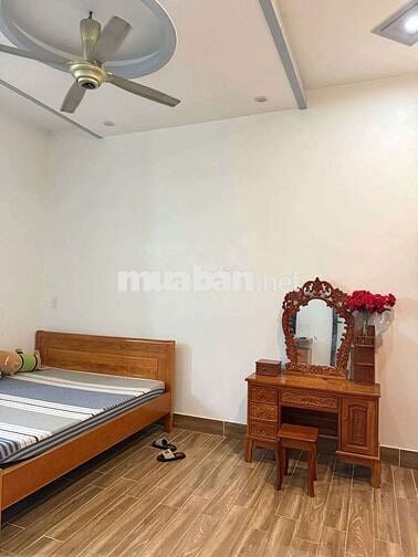 Bán gấp nhà đẹp 4m -18m Mỹ Hạnh Nam - Long An, giá chỉ 295 triệu