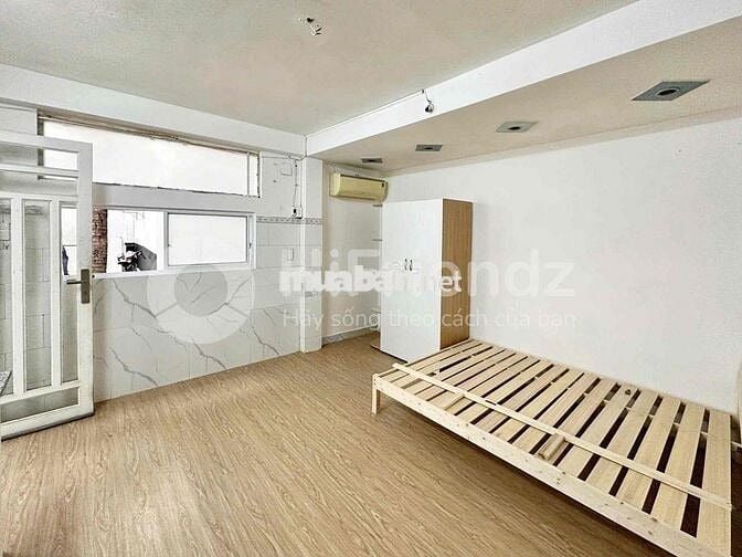 TRỐNG SẴN STUDIO TRỆT FULL NỘI THẤT - CỬA SỔ THOÁNG - NGAY MT ĐƯỜNG