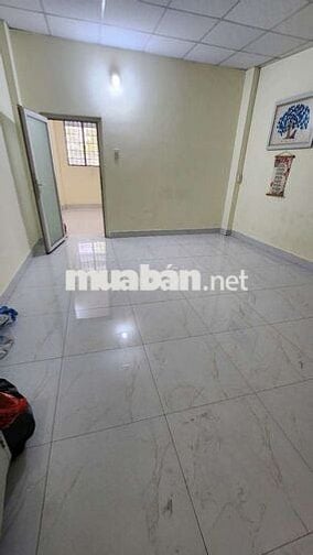 Cho thuê nhà sân đậu oto.hẻm xe tải thông 8tr tháng. Gần pvđ. Ở ngay