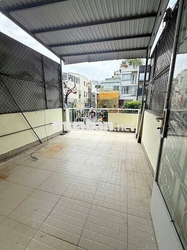 NGUYÊN CĂN QUẬN 3 ( 3 LẦU SUỐT ) GẦN ĐẠI HỌC VĂN HIẾN